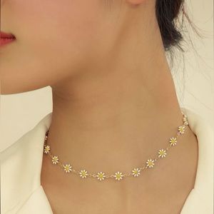 Luxe Daisy Flower Necklace